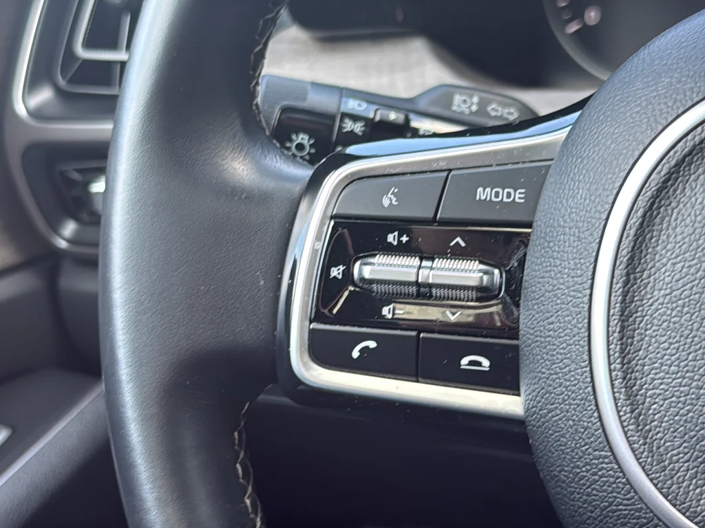 Used 2023 White Kia X-Line EX image 16