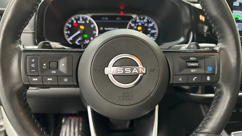 Used 2023 White Nissan SL image 15
