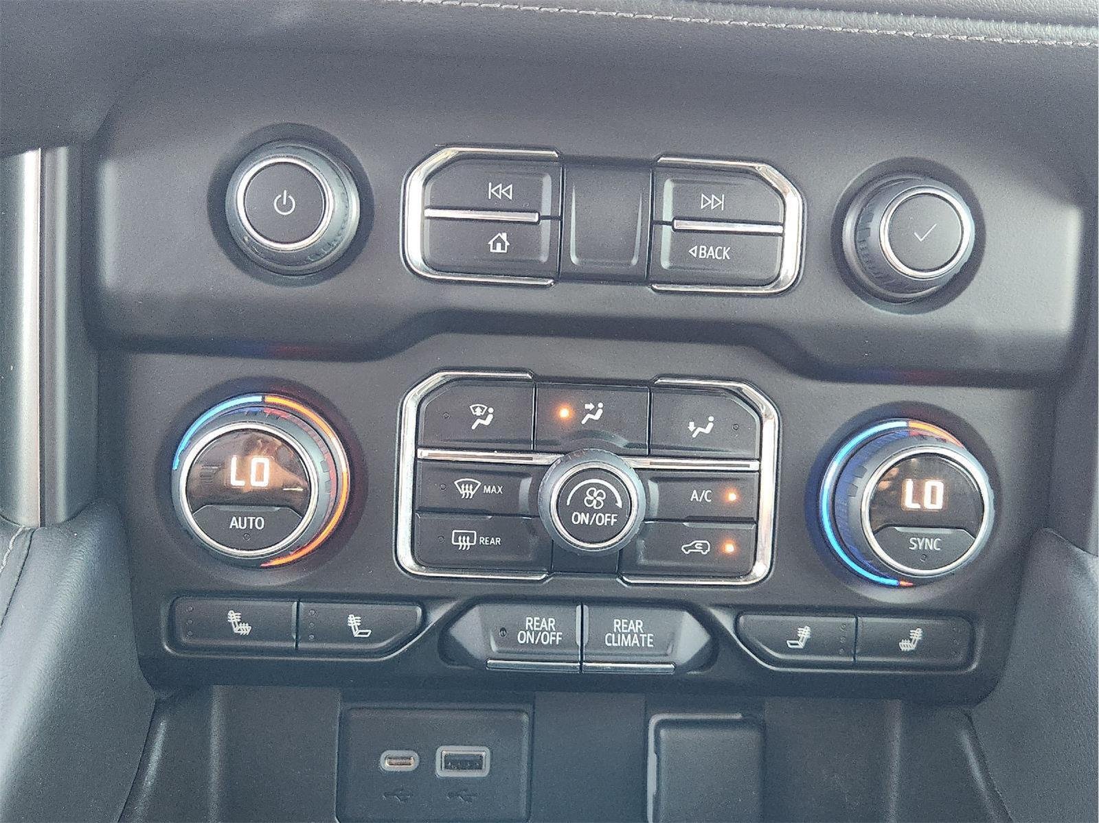 2021 Chevrolet Suburban photo 19 of 34