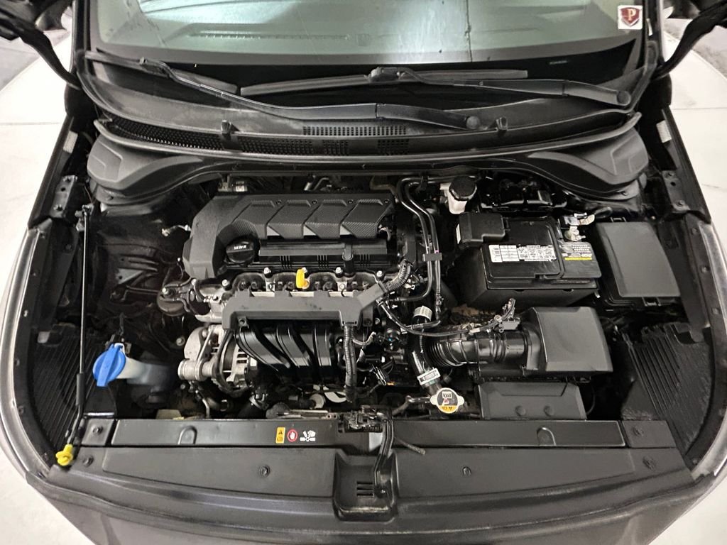 Used 2021 Black Hyundai SE image 21