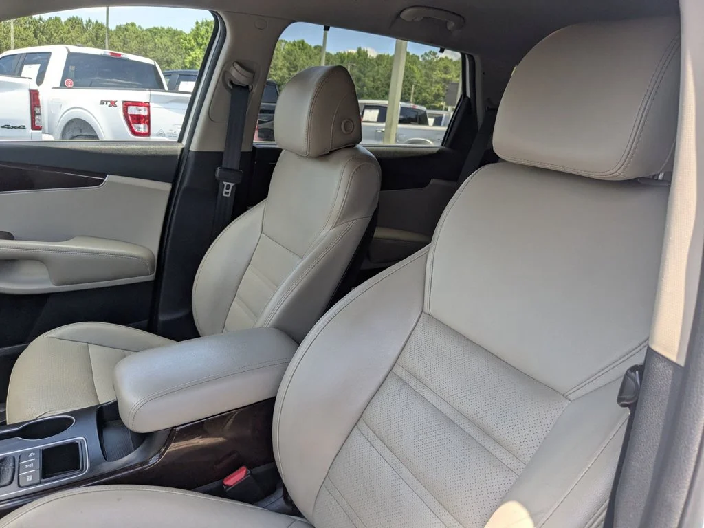 Used 2017 Snow White Pearl Kia EX image 14