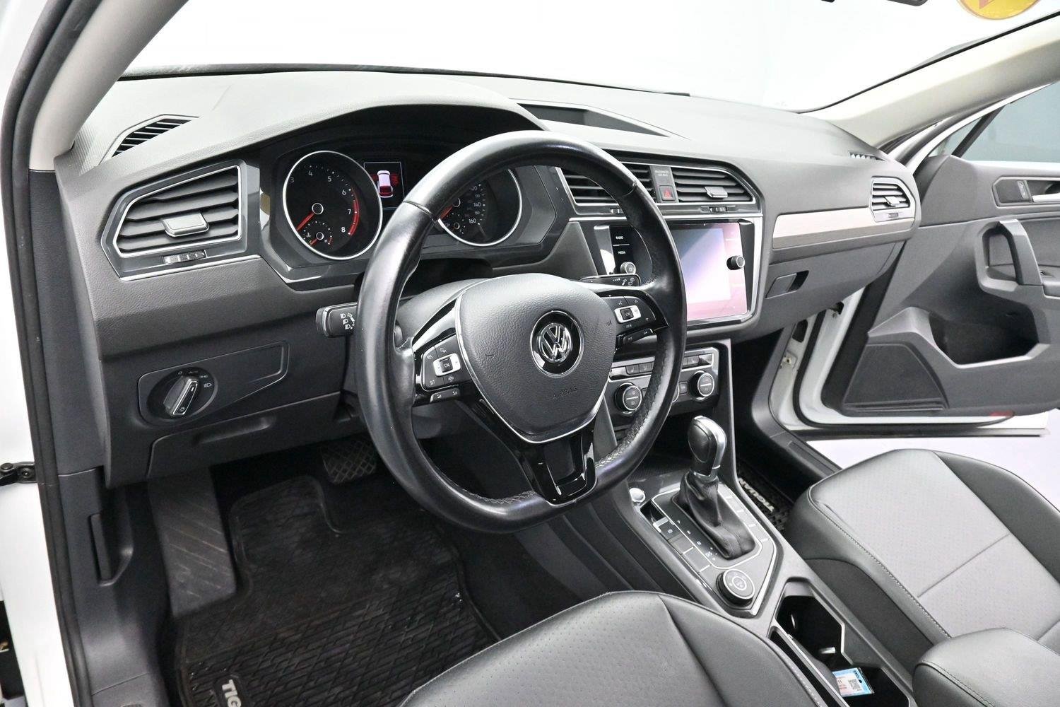 Used 2019 Pure White Volkswagen SEL image 16