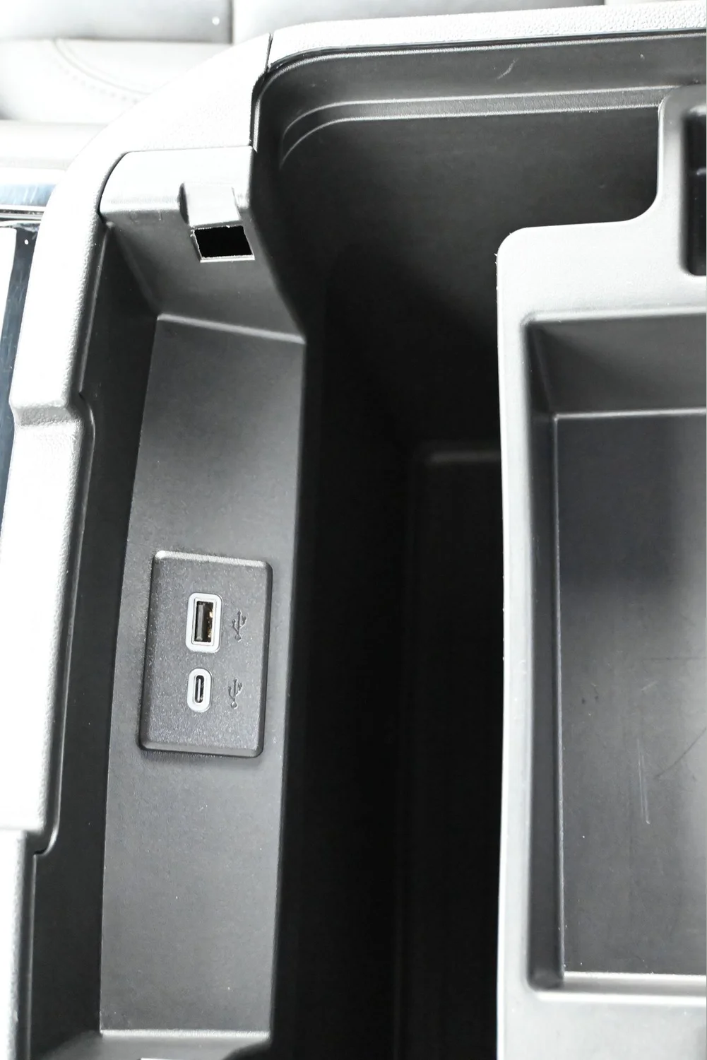 Used 2025 White Chevrolet LT image 9