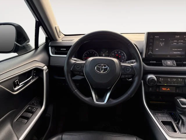 Used 2019 Gray Toyota XLE Premium image 13