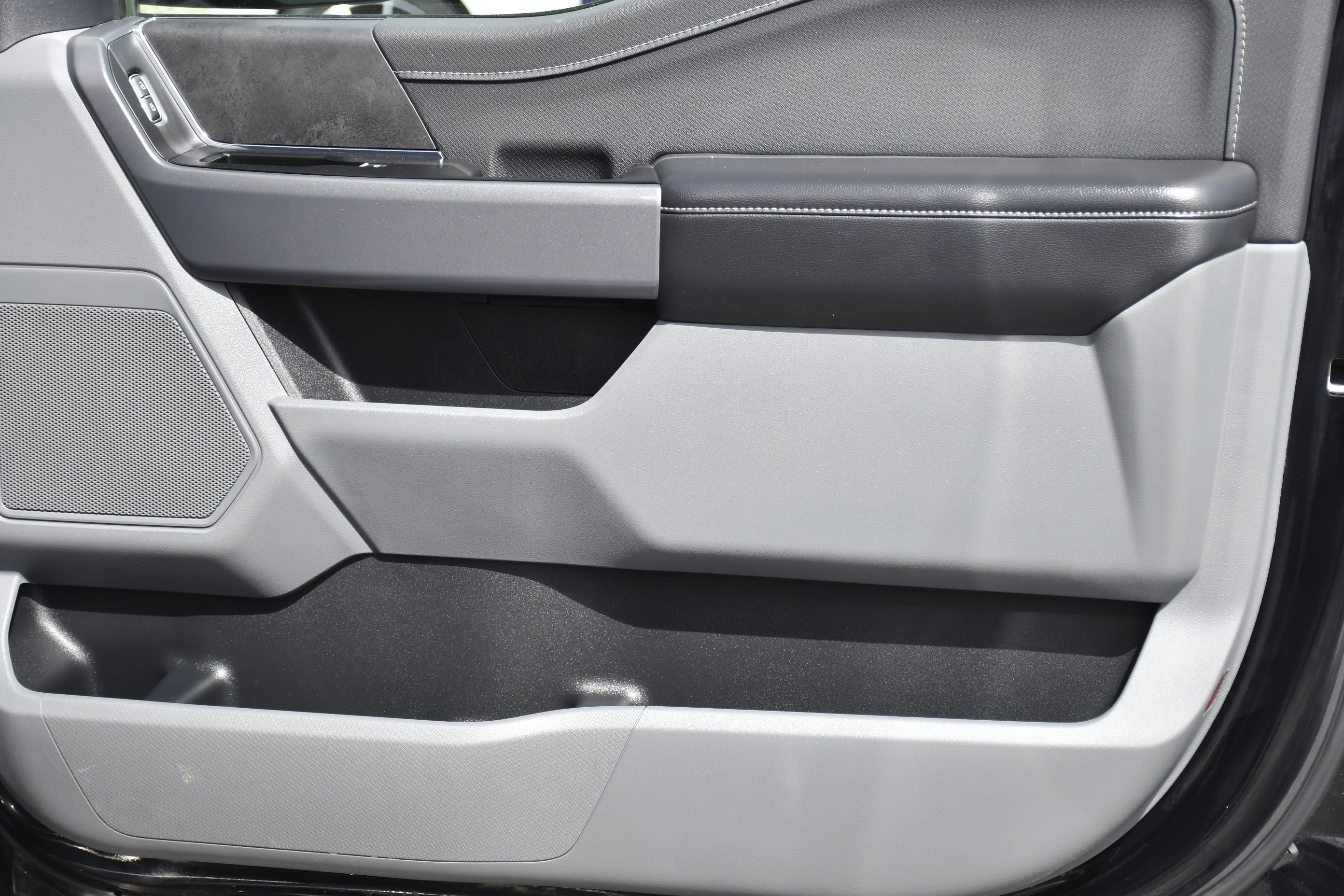 Used 2025 Black Metallic Ford XLT image 30