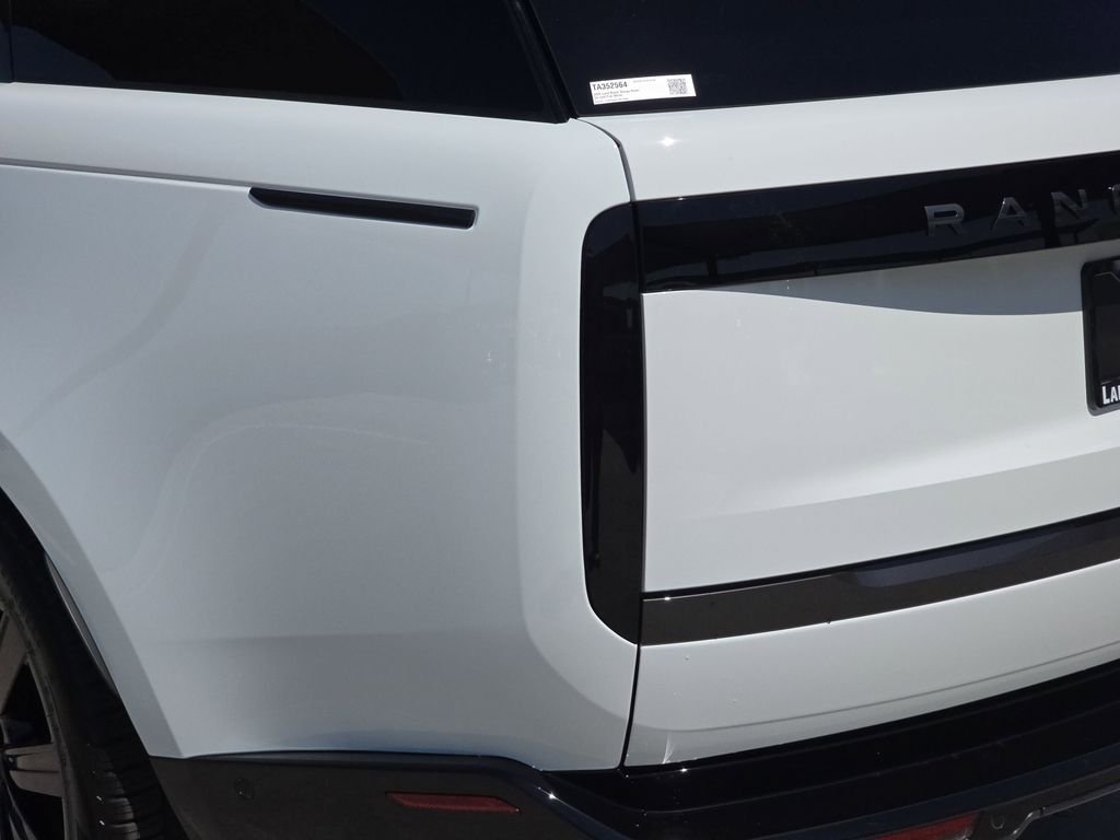New 2026 Fuji White Land Rover SE LWB image 37
