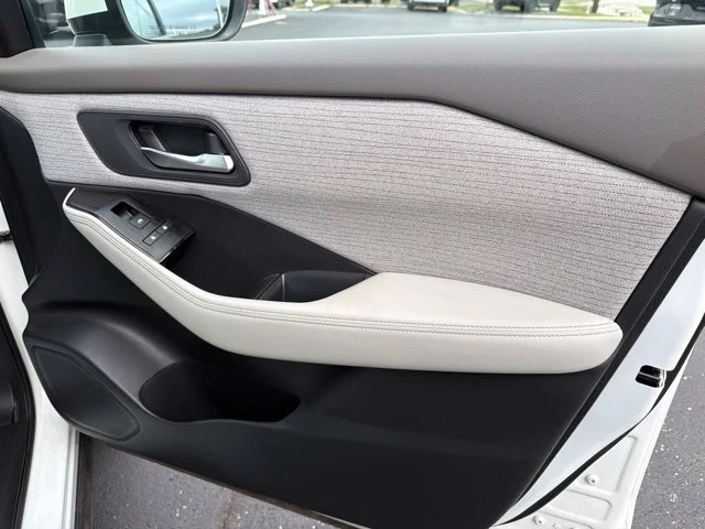2023 Nissan Rogue SV - Photo 31