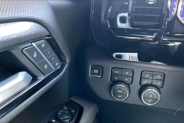 Used 2025 Black Chevrolet ZR2 image 24