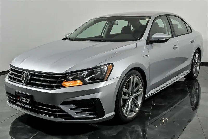 Used 2018 Reflex Silver Metallic Volkswagen 2.0T R-Line image 5