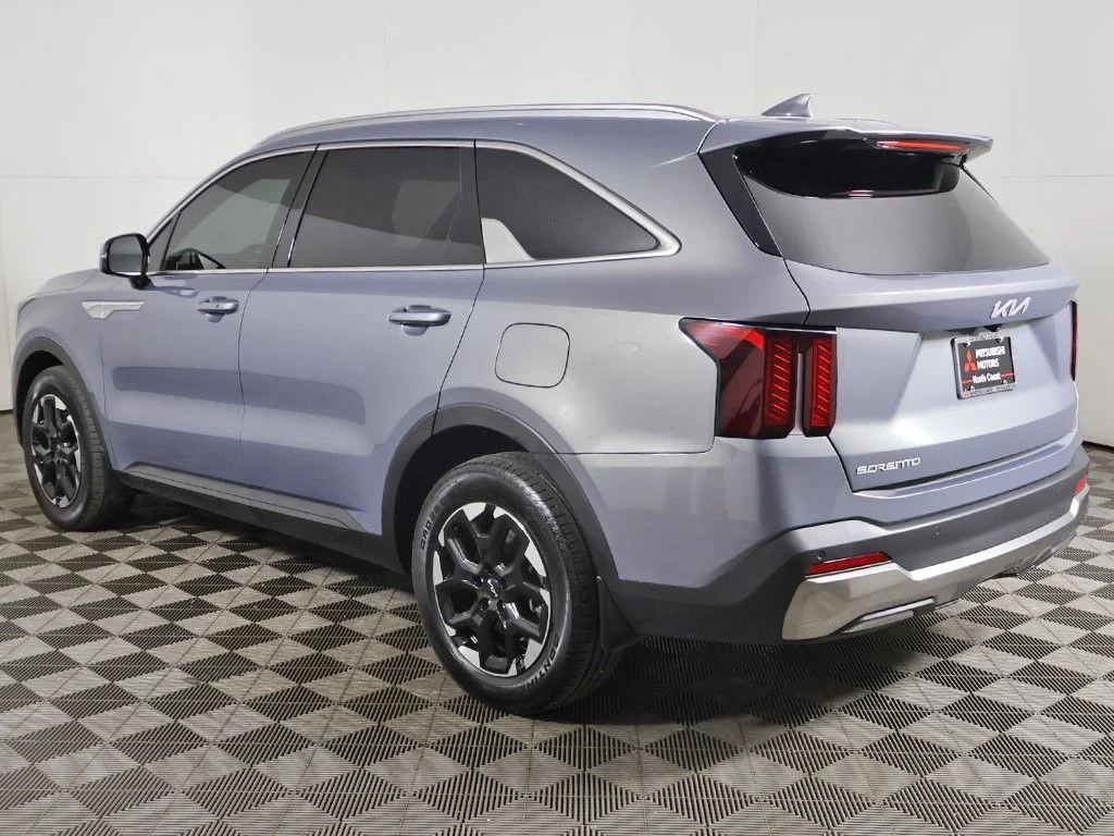 Used 2025 Silver Kia S image 11