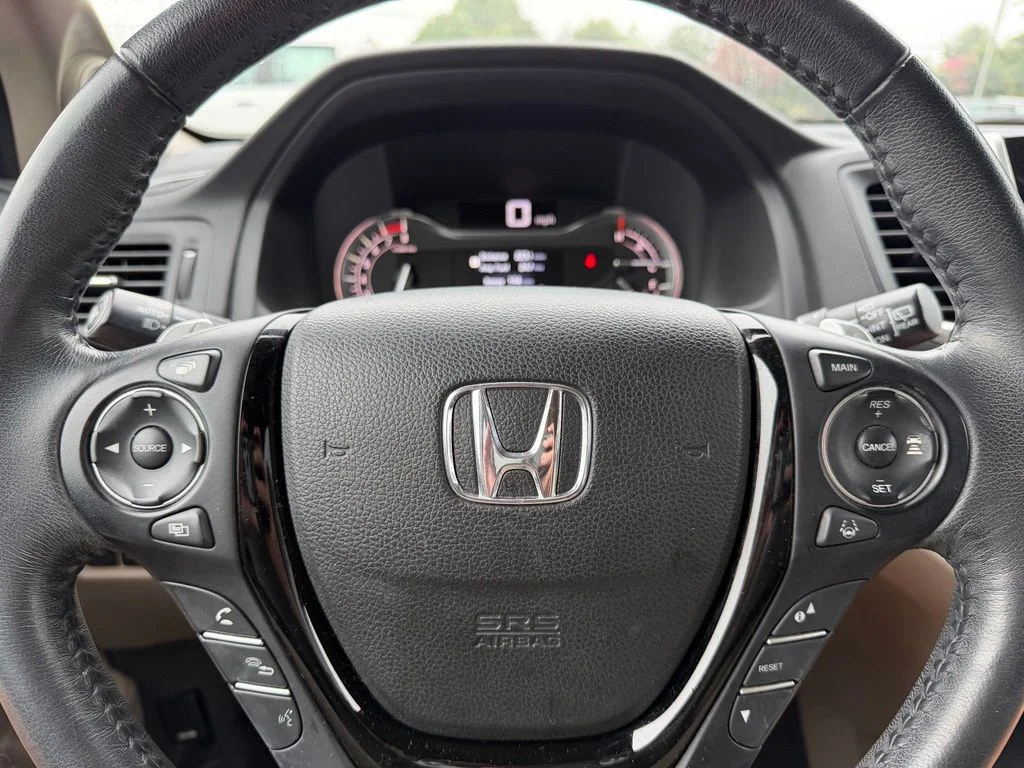 Used 2016 Green Honda Touring image 31