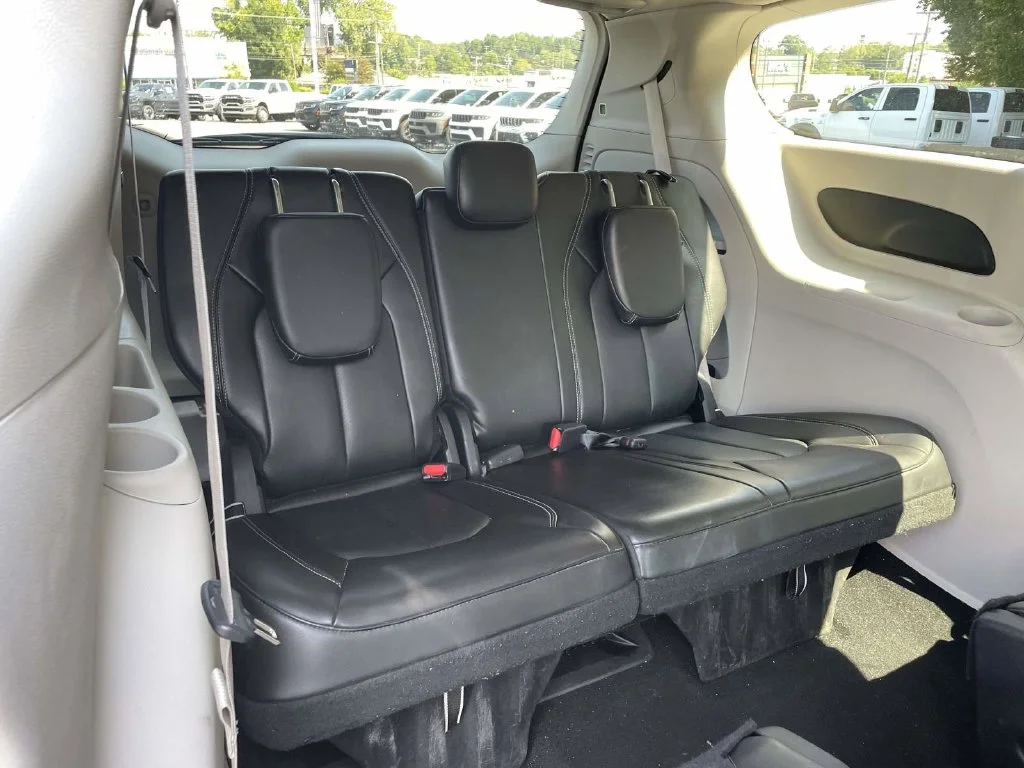 Used 2023 Black Chrysler Touring L image 16