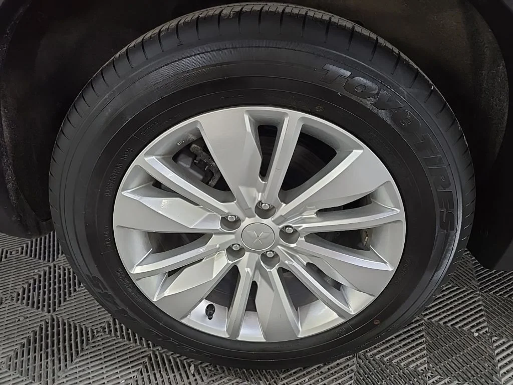 Used 2025 Red Mitsubishi ES image 18