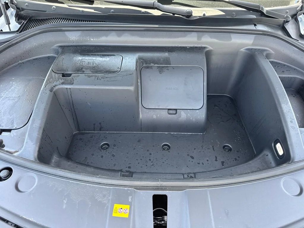 2025 VinFast VF 8 Plus - Photo 9