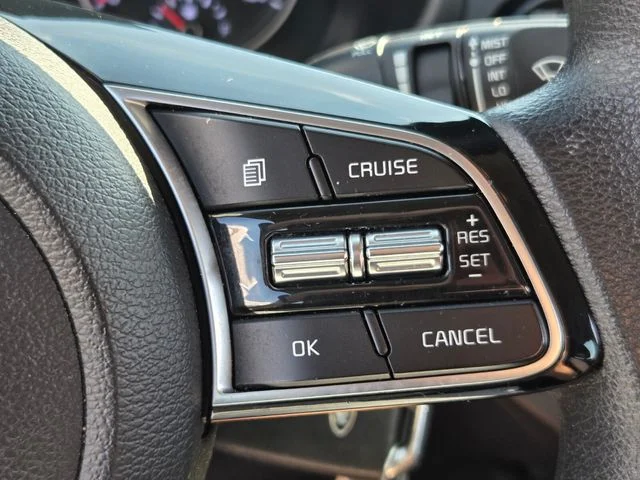 Used 2020 White Kia LXS image 23