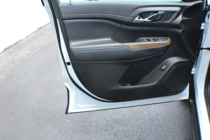 Certified Used 2022 Summit White GMC SLE image 6