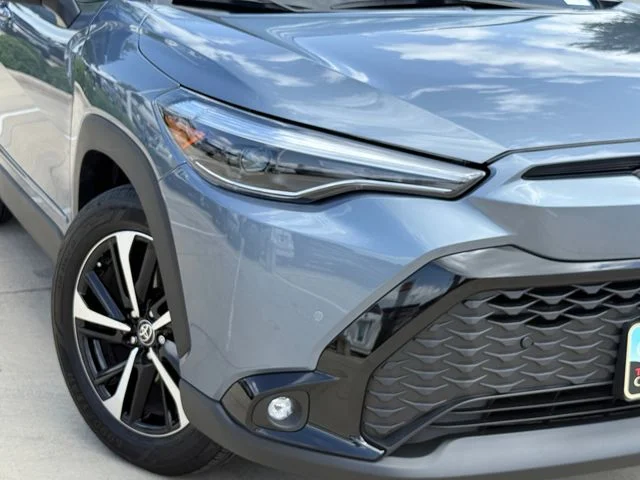 Used 2025  Toyota Hybrid XSE image 3