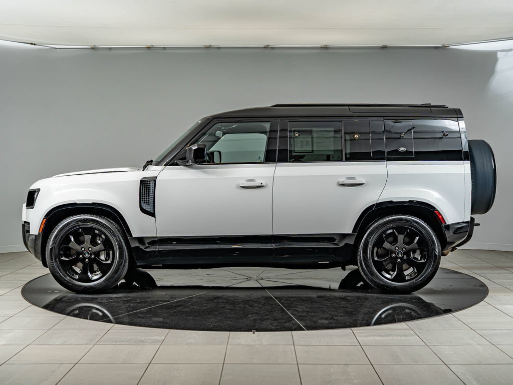 Used 2024 White Land Rover X-Dynamic SE image 8