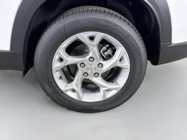 New 2026 Summit White Chevrolet LS image 31