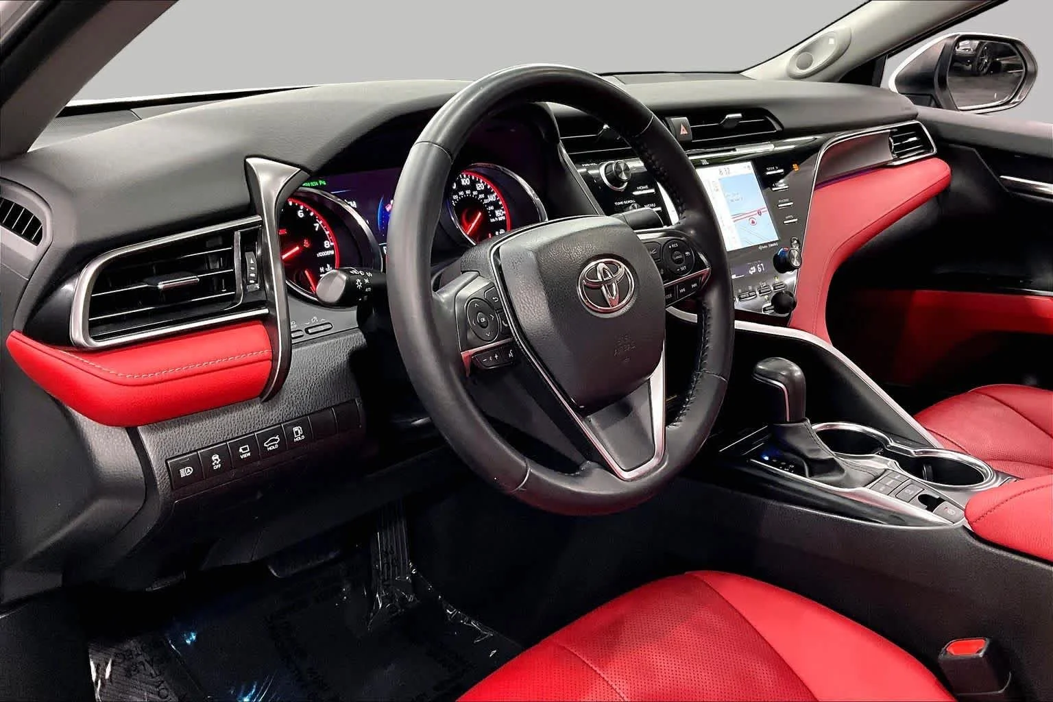 Used 2020 Wind Chill Pearl Toyota XSE image 17