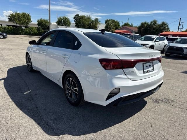 Used 2022 White Kia LXS image 5