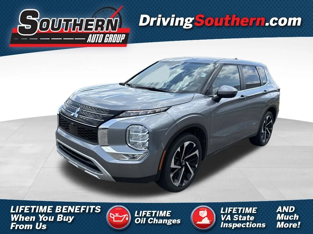 Used 2024 Silver Mitsubishi SE image 1