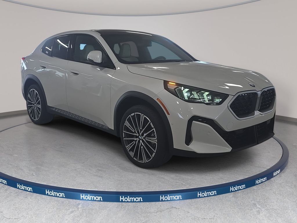 New 2026 Mineral White Metallic BMW xDrive28i image 3