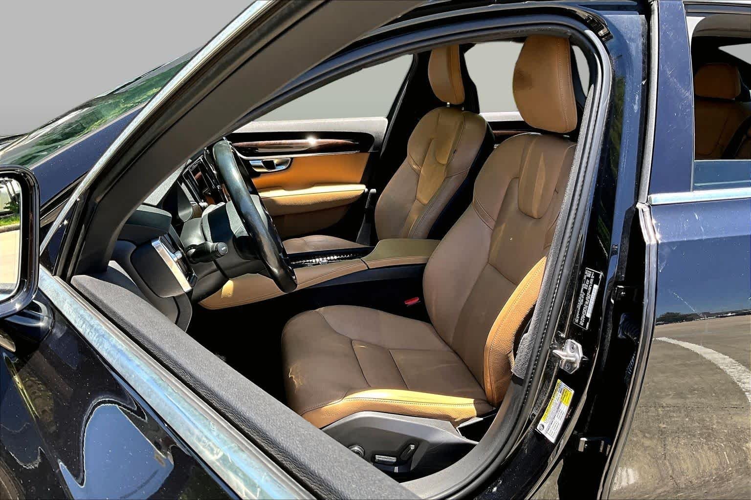 Used 2018 Onyx Black Metallic Volvo Momentum image 7