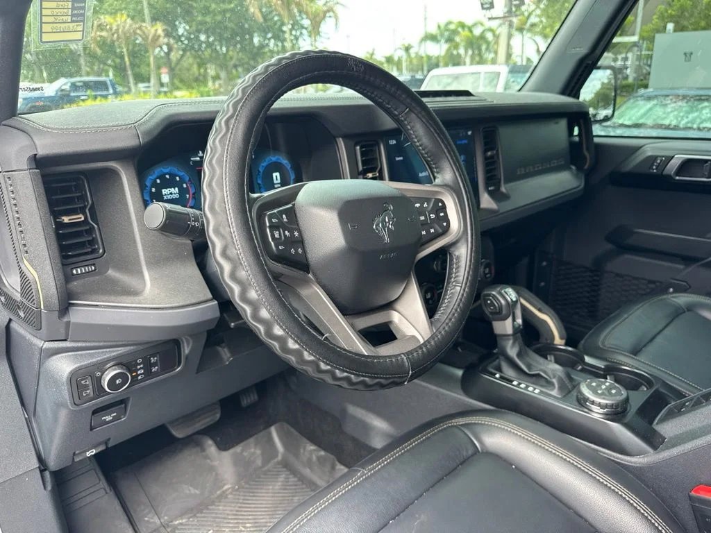 Used 2025 Oxford White Ford Badlands image 9