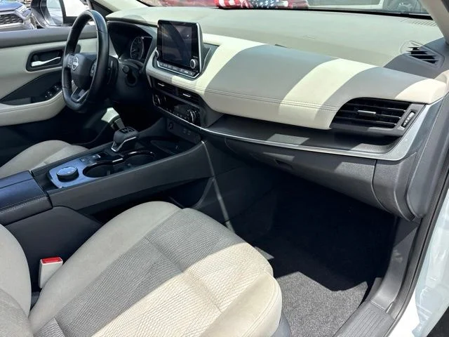 Used 2025 White Nissan SV image 15