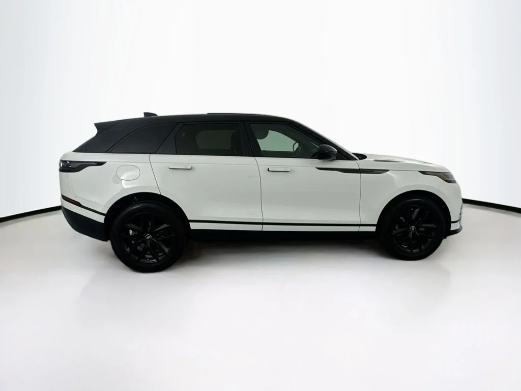 Certified Used 2025 White Land Rover Dynamic SE image 4
