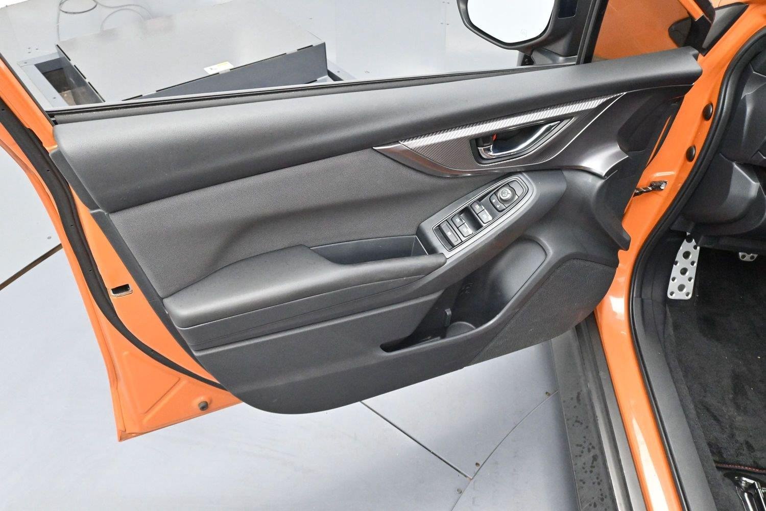 Used 2022 Solar Orange Pearl Subaru Limited image 9
