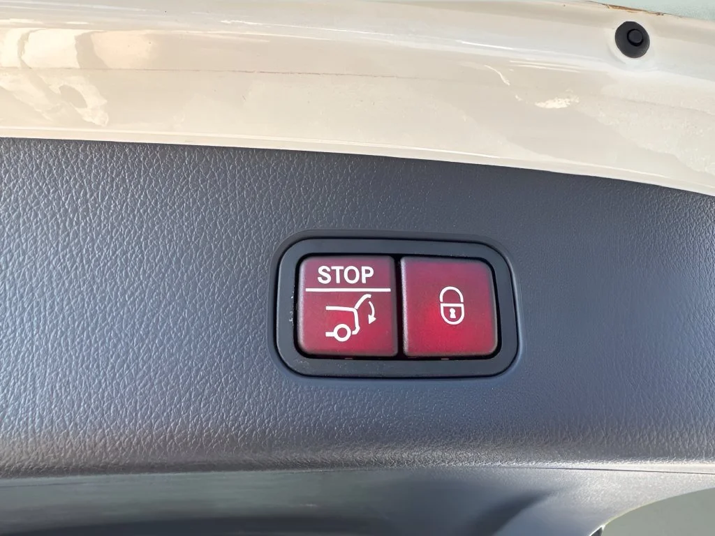 Used 2024 White Mercedes-Benz GLC 300 image 28