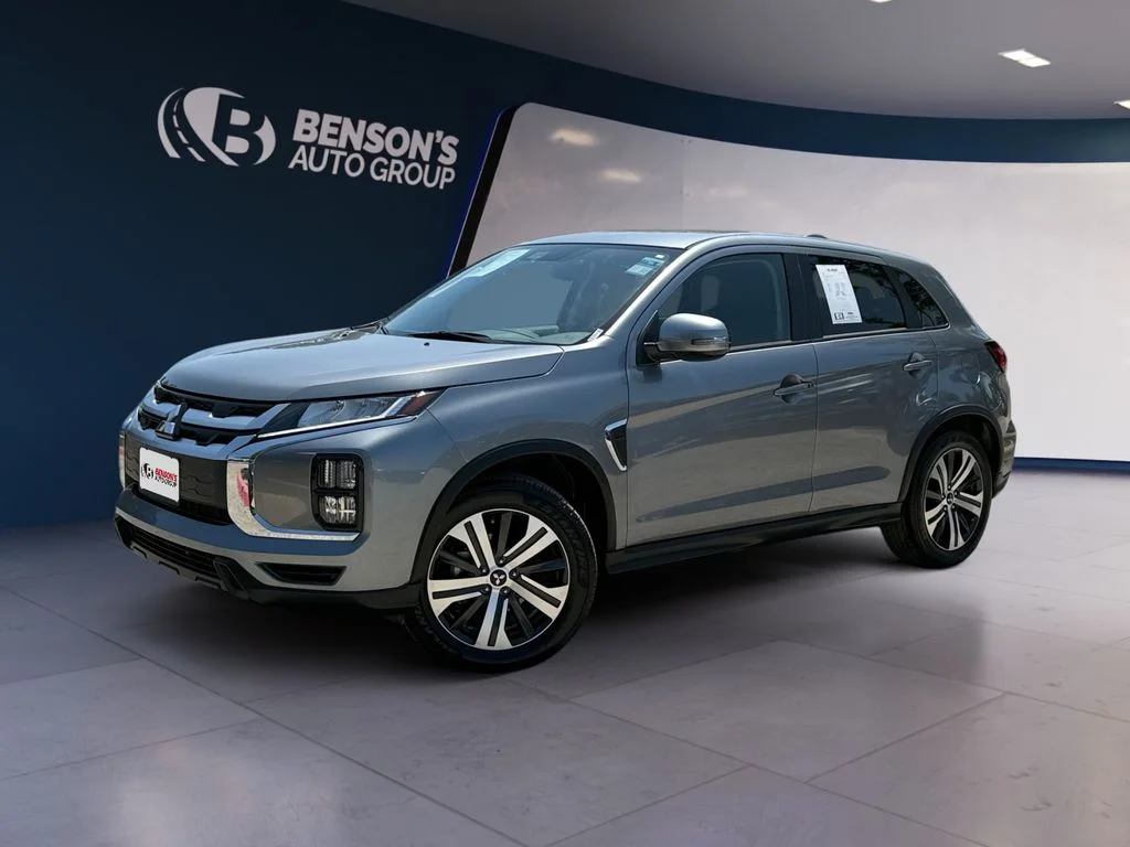 Used 2025  Mitsubishi 2.0 ES image 1