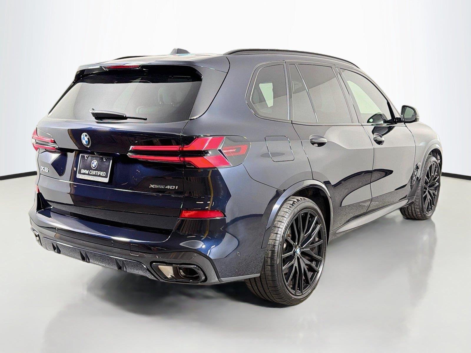 Certified Used 2024 Carbon Black Metallic BMW xDrive40i image 5