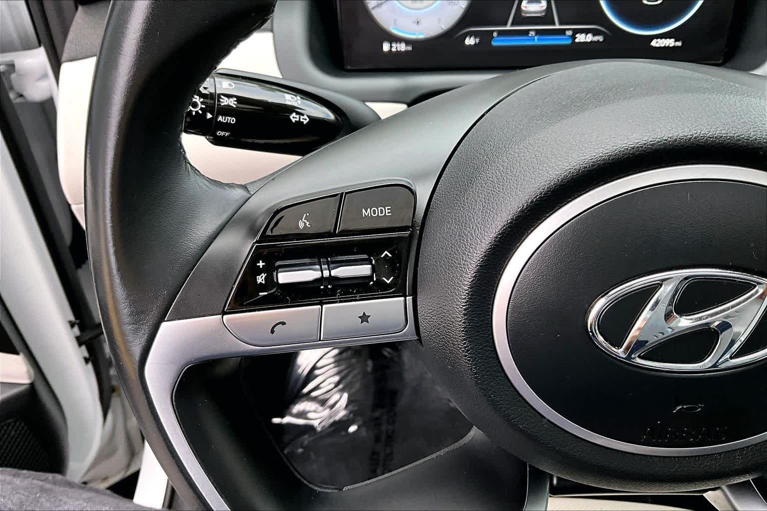 Used 2022 Quartz White Hyundai SEL image 47