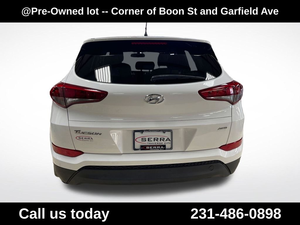 Used 2018 White Hyundai SE image 5