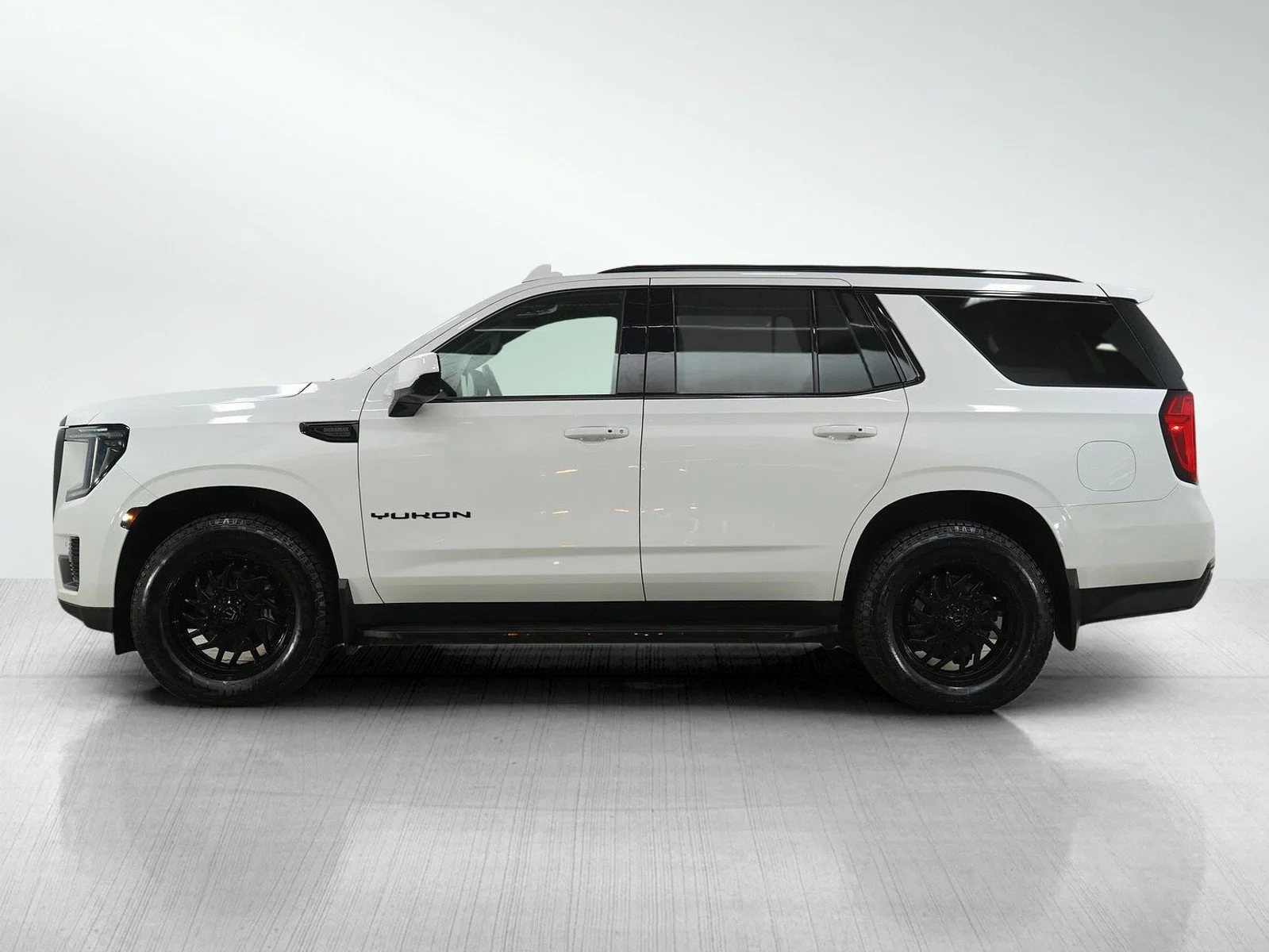 Used 2022 GMC Yukon SLE with VIN 1GKS2AKT1NR305014 for sale in Roseville, Minnesota