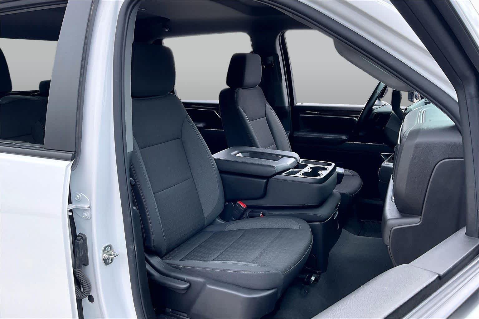 Used 2025 Summit White Chevrolet LT image 9