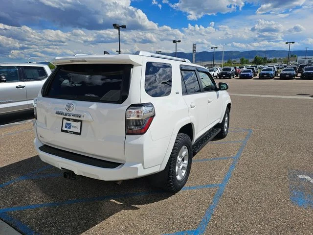 Used 2018 Super White Toyota SR5 image 5
