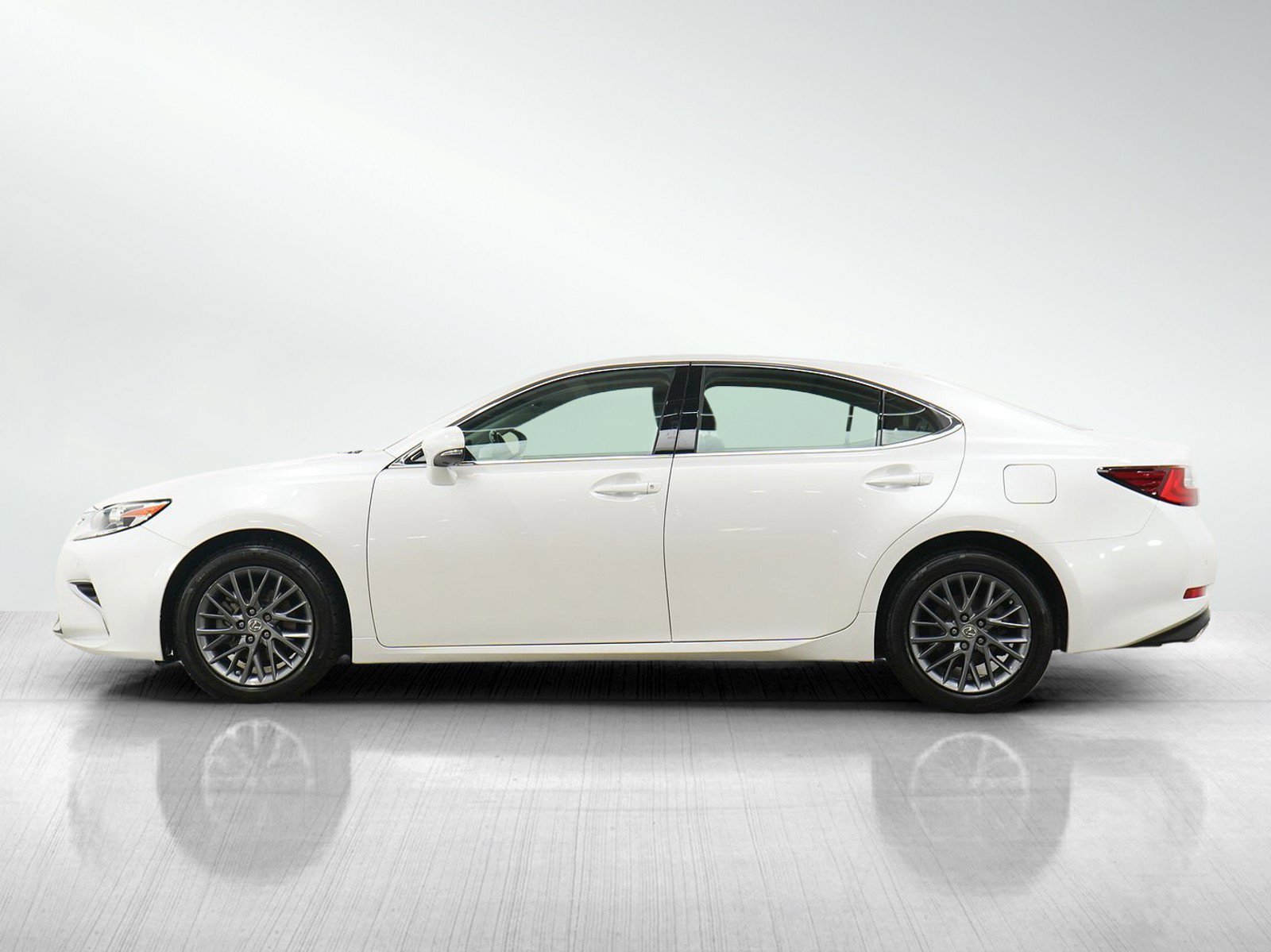 Used 2018 Lexus ES 350 with VIN 58ABK1GG1JU099809 for sale in Minneapolis, Minnesota