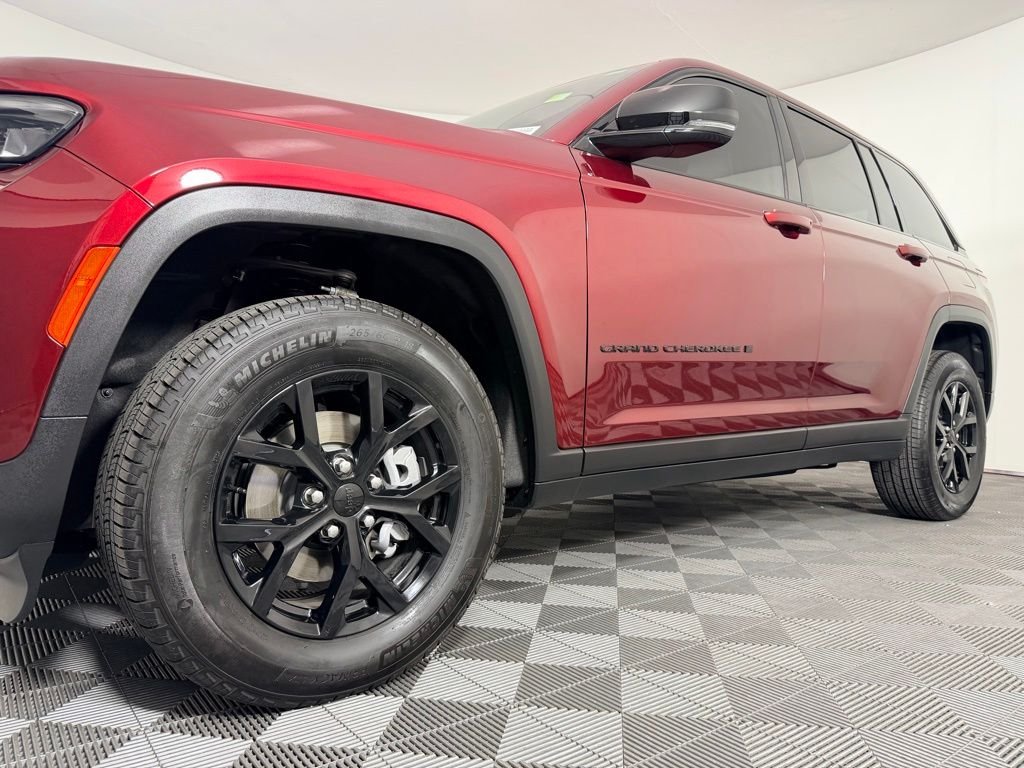 Certified Used 2025 Red Jeep Altitude image 12