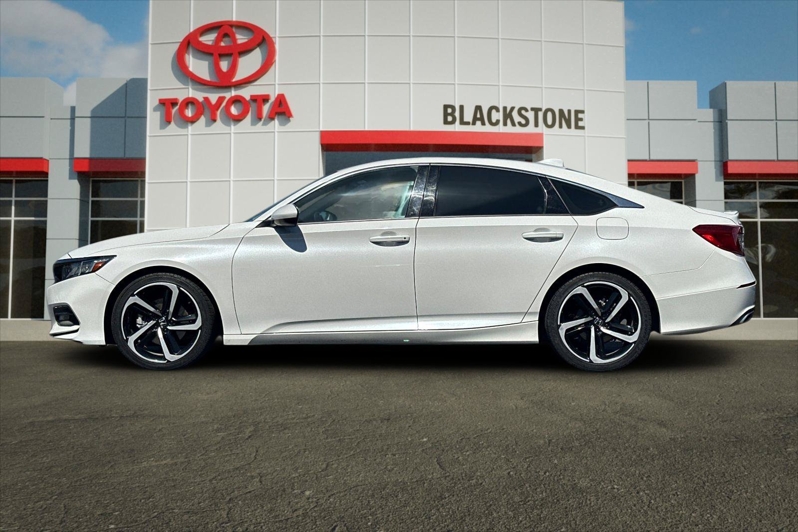 Used 2020 Platinum White Pearl Honda Sport image 6
