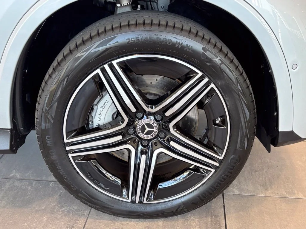 Used 2025 Silver Mercedes-Benz GLC 350e image 40