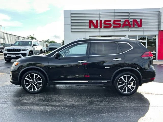 Used 2018 Nissan Rogue SL with VIN JN8AT2MV8JW301888 for sale in Dixon, IL