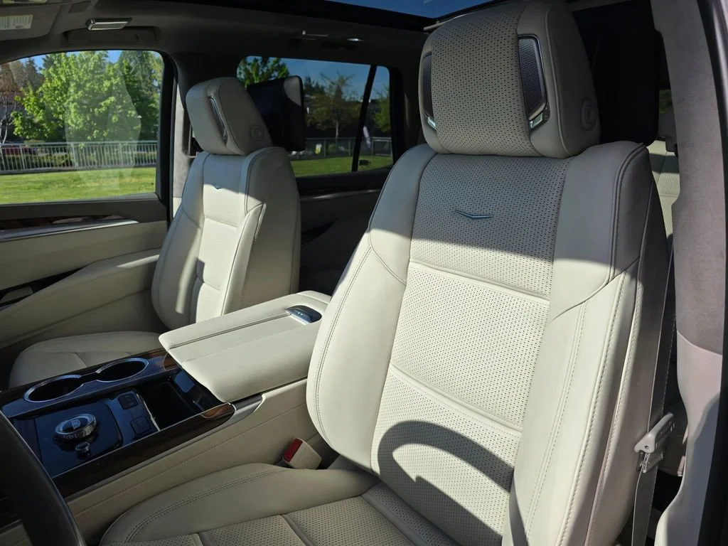 New 2026 Argent Silver Metallic Cadillac Platinum Sport image 25