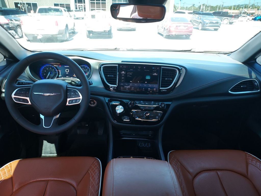 Used 2024 White Chrysler Pinnacle image 15