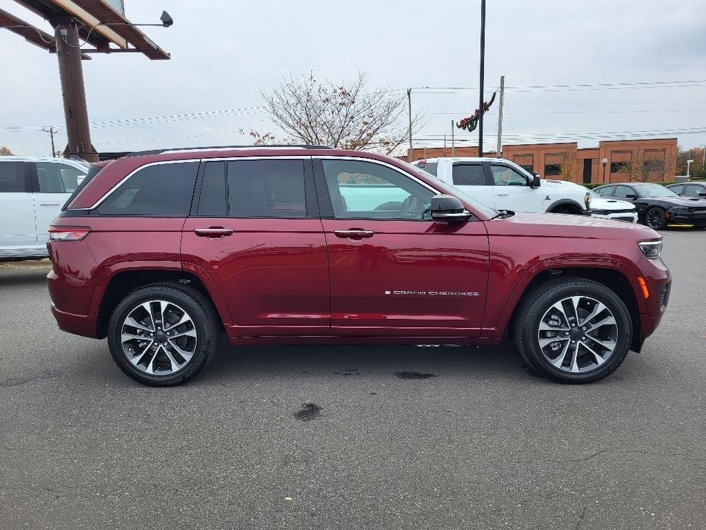 New 2024 Velvet Red Pearl-Coat Exterior Paint Jeep Overland image 23