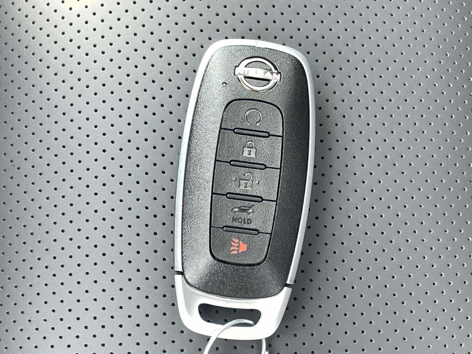 New 2026 Everest White Pearl/Super Black Nissan Platinum image 4