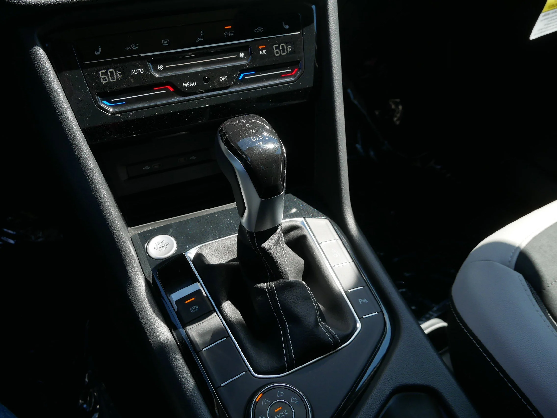 New 2026 Pure White Volkswagen SE image 9